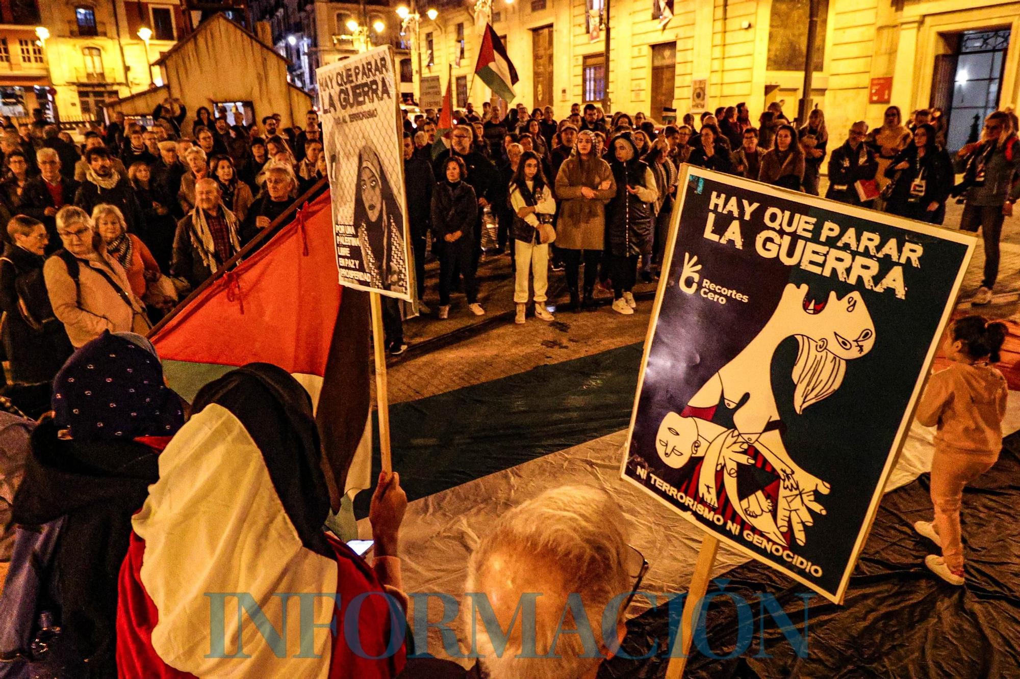 Más de 300 personas se manifiestan en Alcoy contra la guerra y apoyando al pueblo palestino