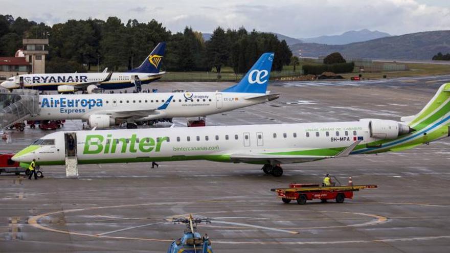 Peinador aumenta con los vuelos a Canarias los cancelados por el Covid-19