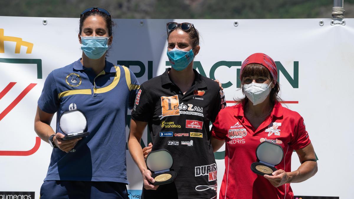 Podio del K-1 femenino de la Regata Internacional de Sanabria con Eva Barrios como campeona.