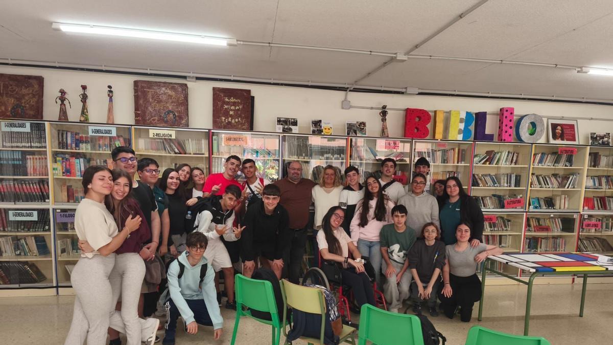 La escritora Silvia R. Court visita el IES Lomo de La Herradura de Telde