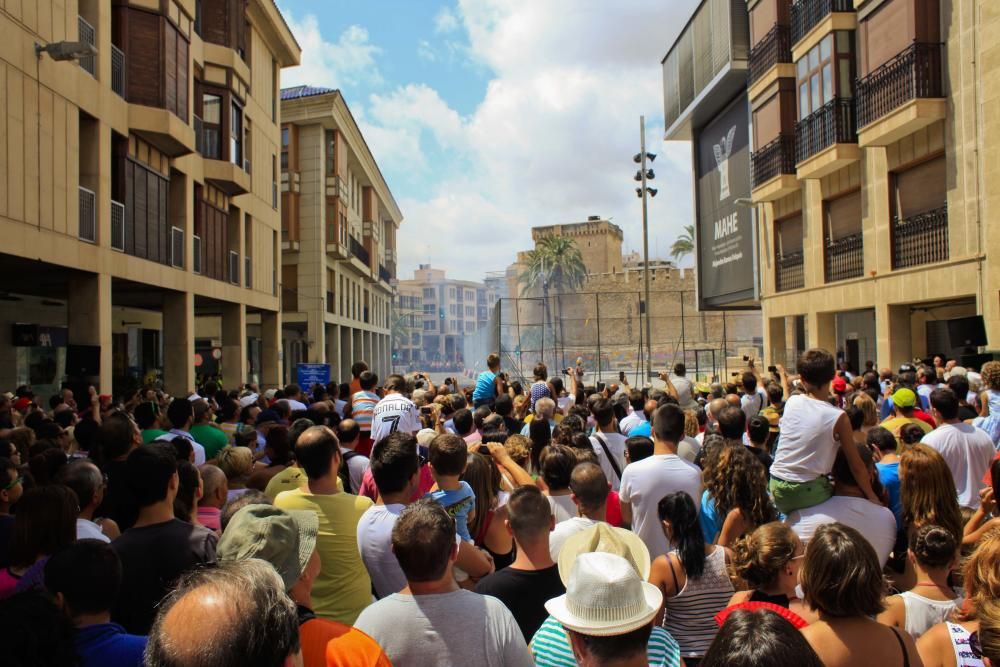 Mascletàs. El concurso de mascletàs hace vibrar la Diagonal del Palau los días 11, 12, 13 y 14. Cada mediodía hay un espectáculo diferente.