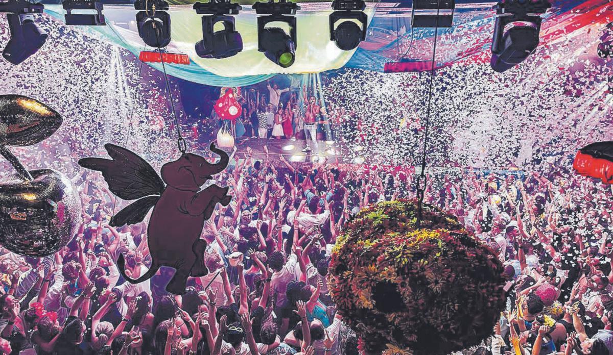 La famosa fiesta Flower Power en Pacha Ibiza. | | PACHA IBIZA