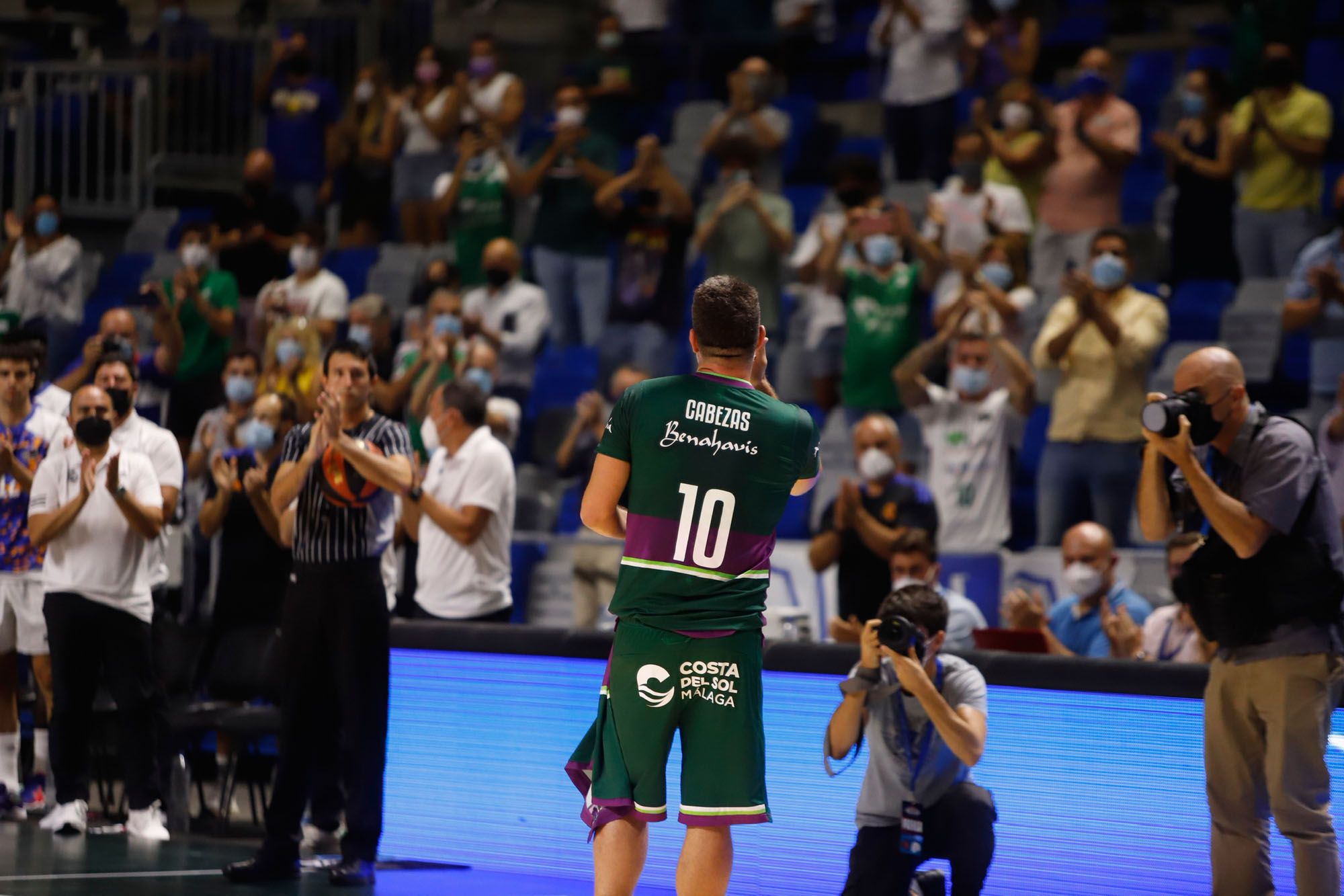 Carlos Cabezas juega su último partido con el Unicaja en el Carpena