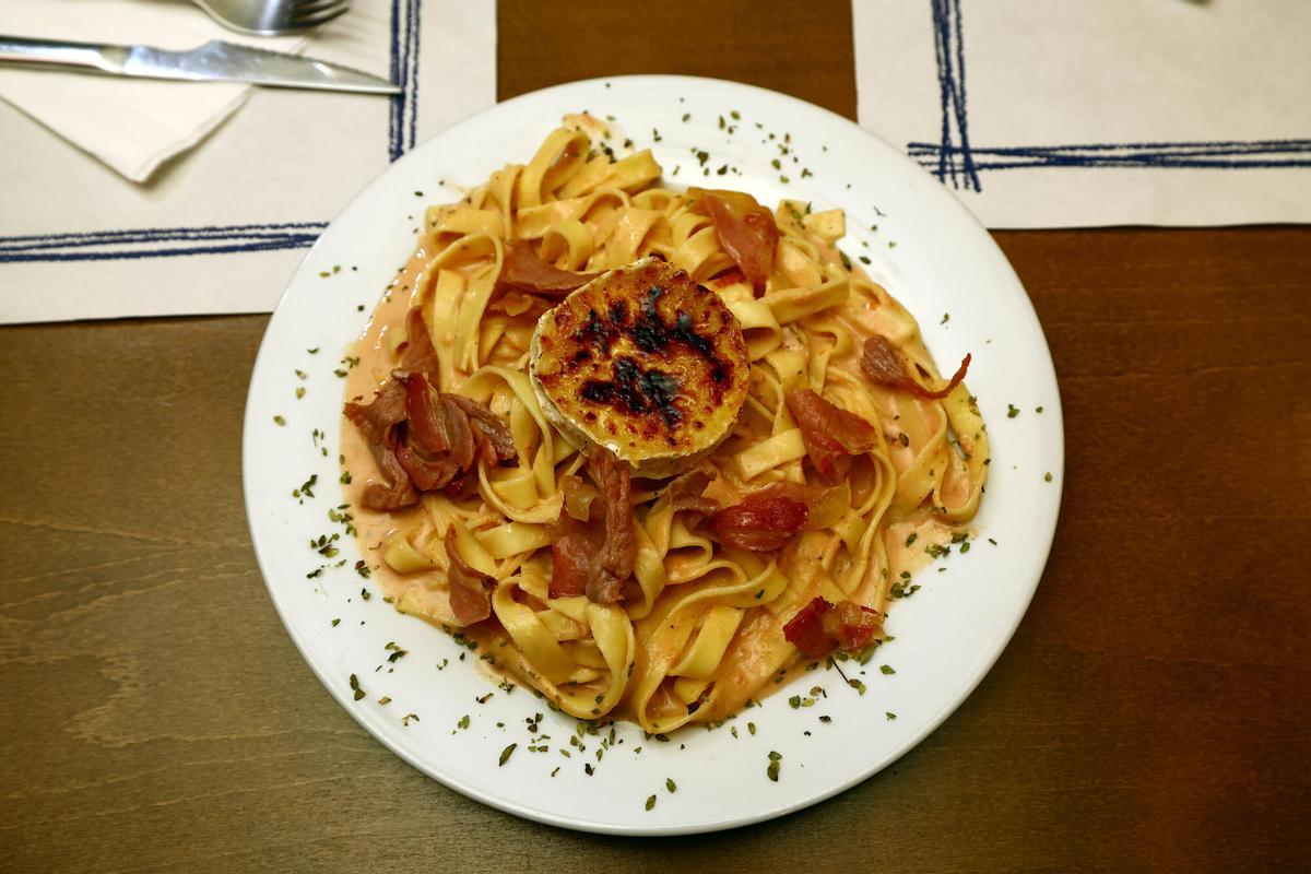 En imágenes | La Góndola, una pizzería familiar a la española con más de 40 años de historia en el centro de Zaragoza