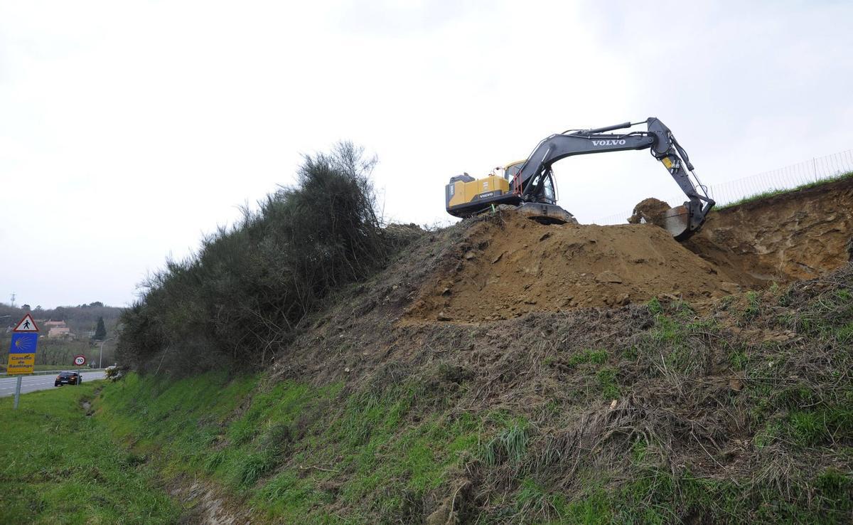 Inician la obra del paso para peregrinos sobre la N-525 en Bendoiro | BERNABÉ/JAVIER LALÍN