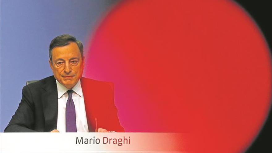 Mario Draghi anima los mercados al abrir la puerta a bajar los tipos