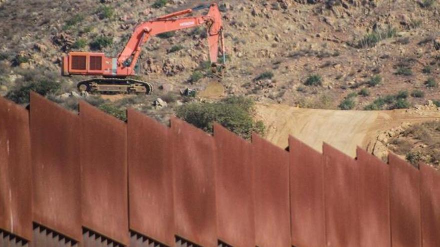 El muro en la frontera entre EEUU y México.