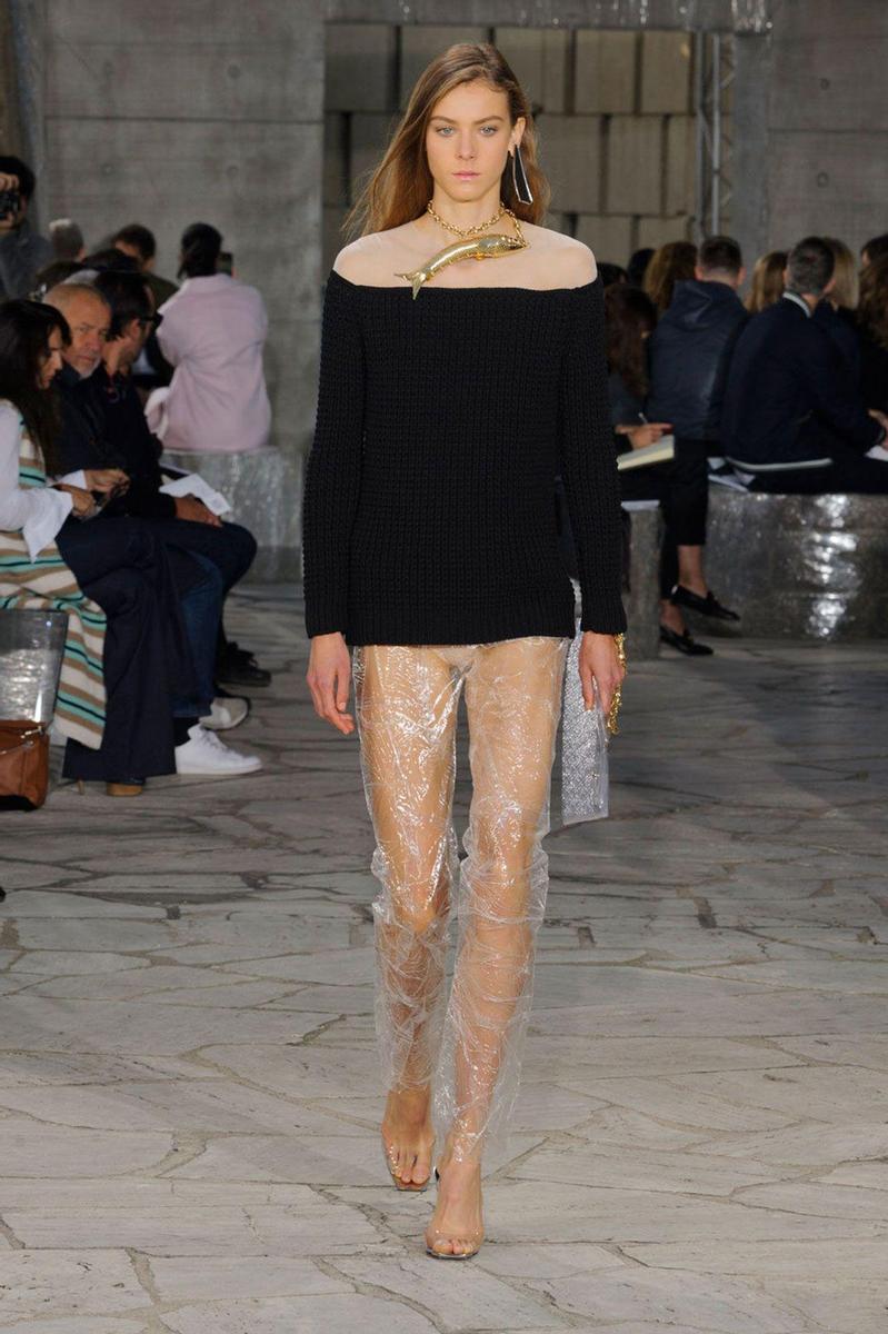 PFW: Loewe Primavera/Verano 2016, negro y transparente