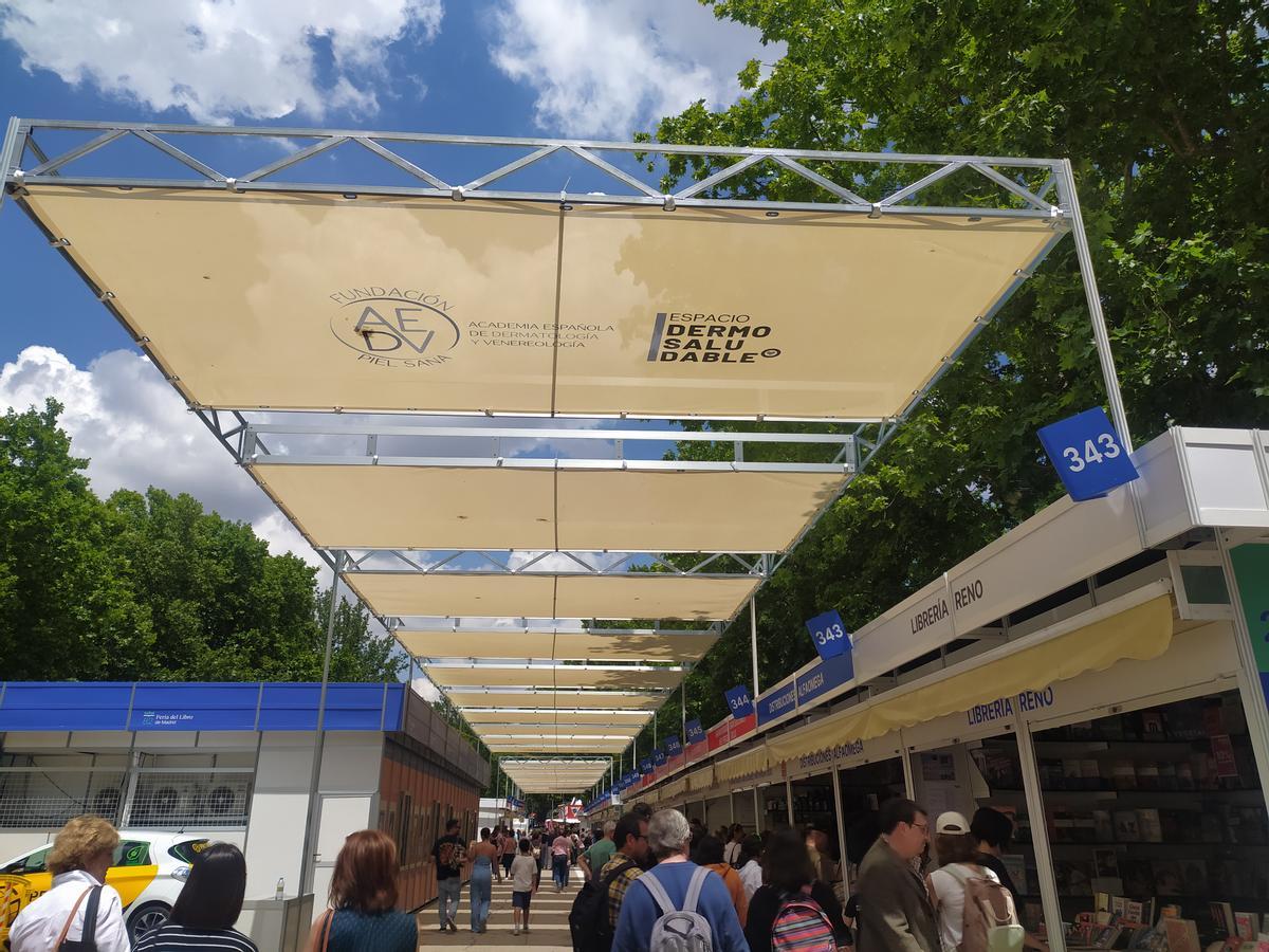 Toldos en la Feria del Libro de Madrid.