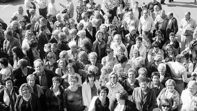 Los antiguos trabajadores de Perlora, reunidos ayer en Carreño.