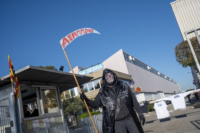 La subasta de las fábricas de Serra Soldadura en Zona Franca queda desierta y sus 180 trabajadores enfilan el paro