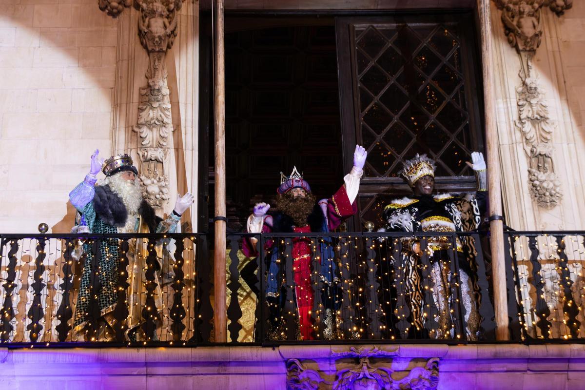 FOTOS | Así ha sido la cabalgata de los Reyes Magos en Palma - Diario ...