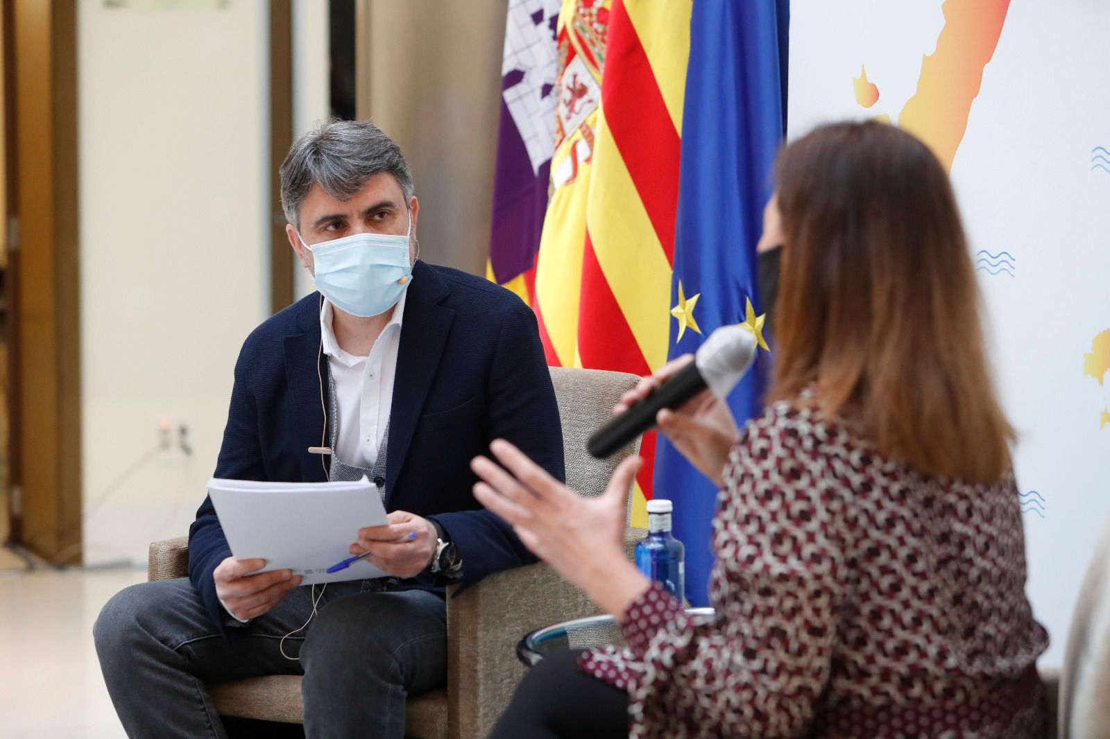 Las imágenes de la entrevista a Francina Armengol en Valencia