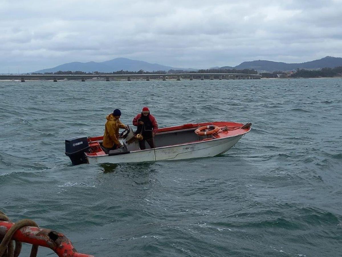Siembra de almeja en O Bohído,a instancias de la Consellería.