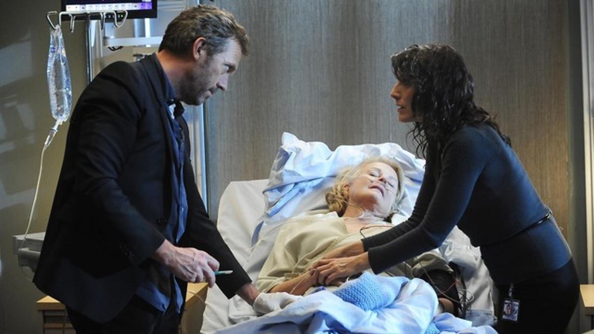 House (Hugh Laurie) y Cuddy (Lisa Edelstein), con la madre de esta (Candice Bergen), en el episodio 'Family practice', que ha ayudado al doctor Schaefer a resolver su caso.