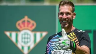 Adrián vuelve al Betis: "La idea es lograr títulos"
