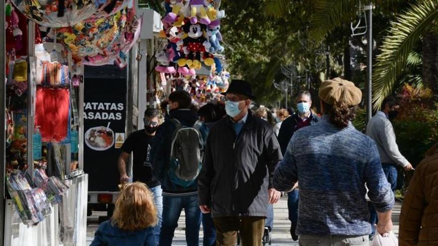 Málaga encara el puente con menos de 1.500 contagios semanales