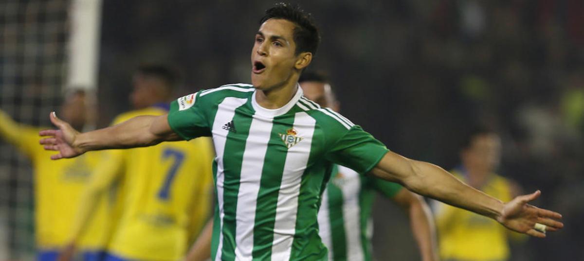 Aissa Mandi celebra su gol ante Las Palmas.