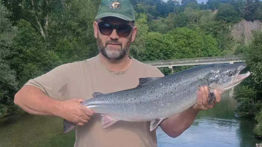 El campanu de Asturias sale en Cangas de Onís tras más de un mes de espera
