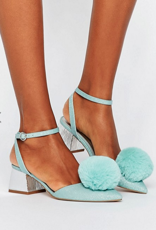 Las rebajas de ASOS: zapatos de pompones de SAUCY