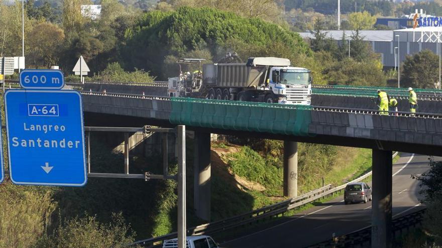 El viaducto del Espíritu Santo, en Oviedo, el pasado mes de octubre, cuando se acometieron obras de mejora del firme.