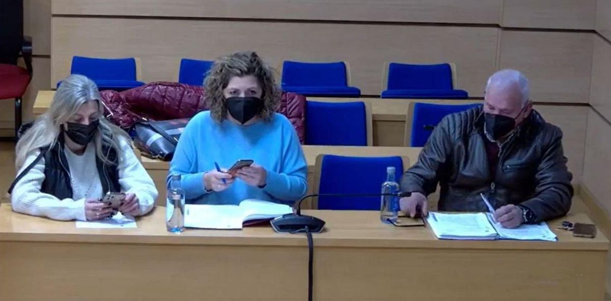 Los tres ediles del PP fueron los únicos presentes de la oposición. | // FDV