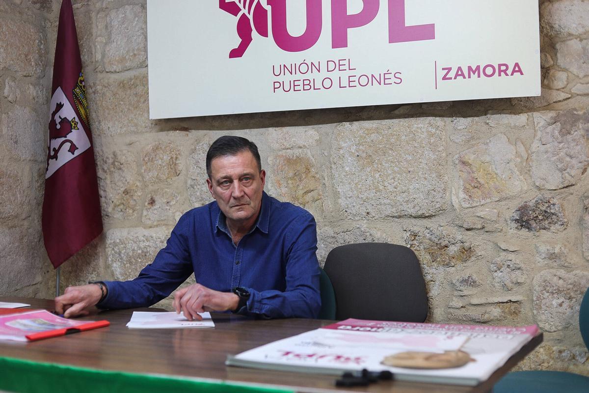 Alfonso Martínez durante la entrevista en la sede de UPL.