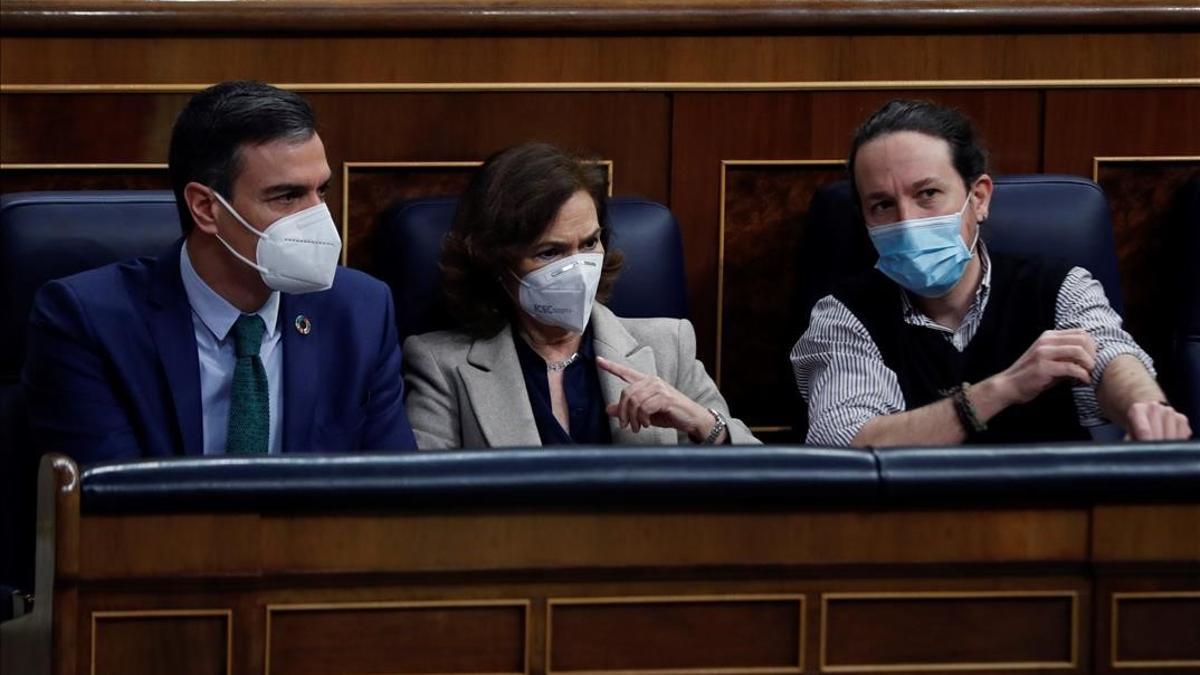 MADRID  24 02 2021 -El presidente del Gobierno  Pedro Sanchez  y sus vicepresidentes Carmen Calvo y Pablo Iglesias asisten este miercoles a la sesion de control en el Congreso de los Diputados  EFE Emilio Naranjo