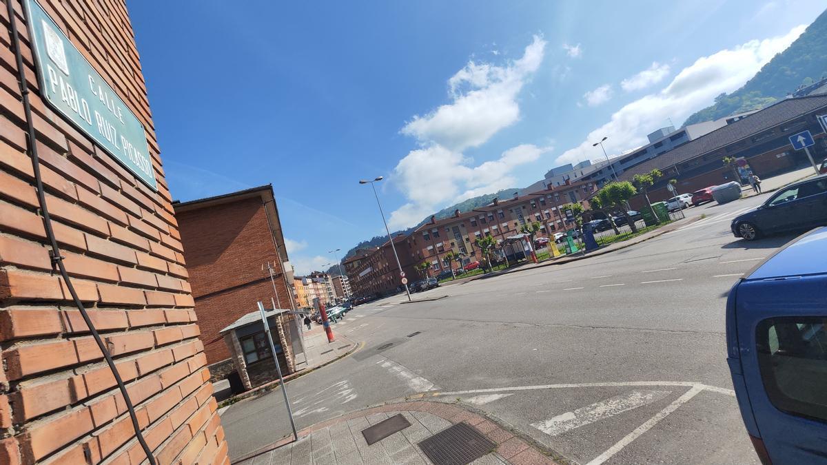 La calle Pablo Ruiz Picasso de Mieres, donde se produjo la actuación policial.