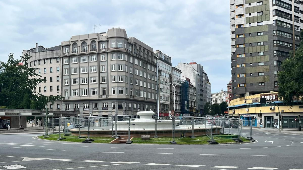 Fuente de Cuatro Caminos vallada