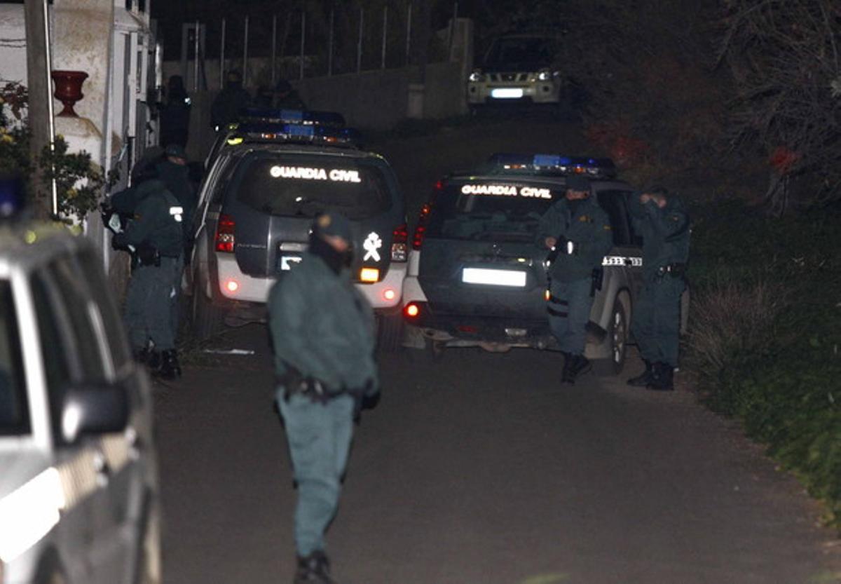 Agents de la Guàrdia Civil, al ’cortijo’ on s’ha detingut Jonathan Moya González, l’autor confés del crim. Agents de la Guàrdia Civil, al ’cortijo’ on s’ha detingut Jonathan Moya González, l’autor confés del crim.