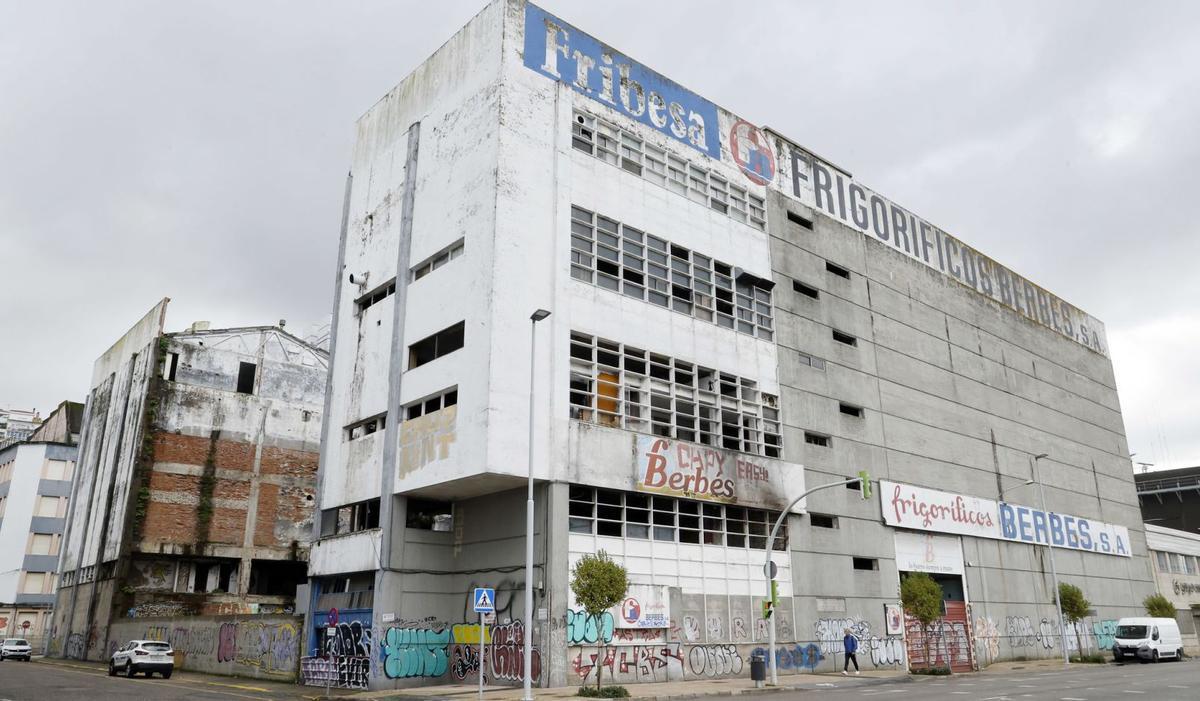 Estado actual de la nave de Frigoríficos Berbés, en la avenida de Beiramar.