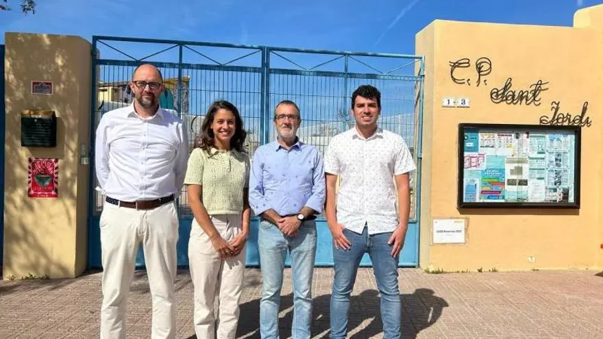 Podemos propone cubrir con placas solares los edificios públicos