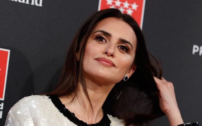 Detalle del look de Penélope Cruz en los Premios Feroz 2020