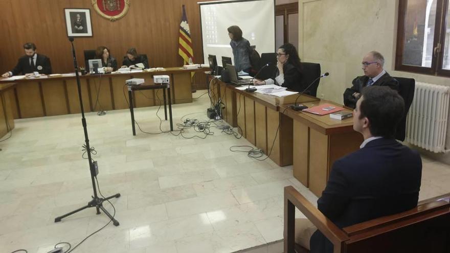 El monitor del colegio Aula Balear condenado por abusos sexuales a dos niñas de tres años, en el juicio en la Audiencia de Palma.