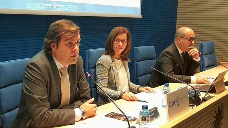 Castejón pide a los empresarios &quot;luchar unidos&quot; por la llegada del AVE y el Corredor Mediterráneo