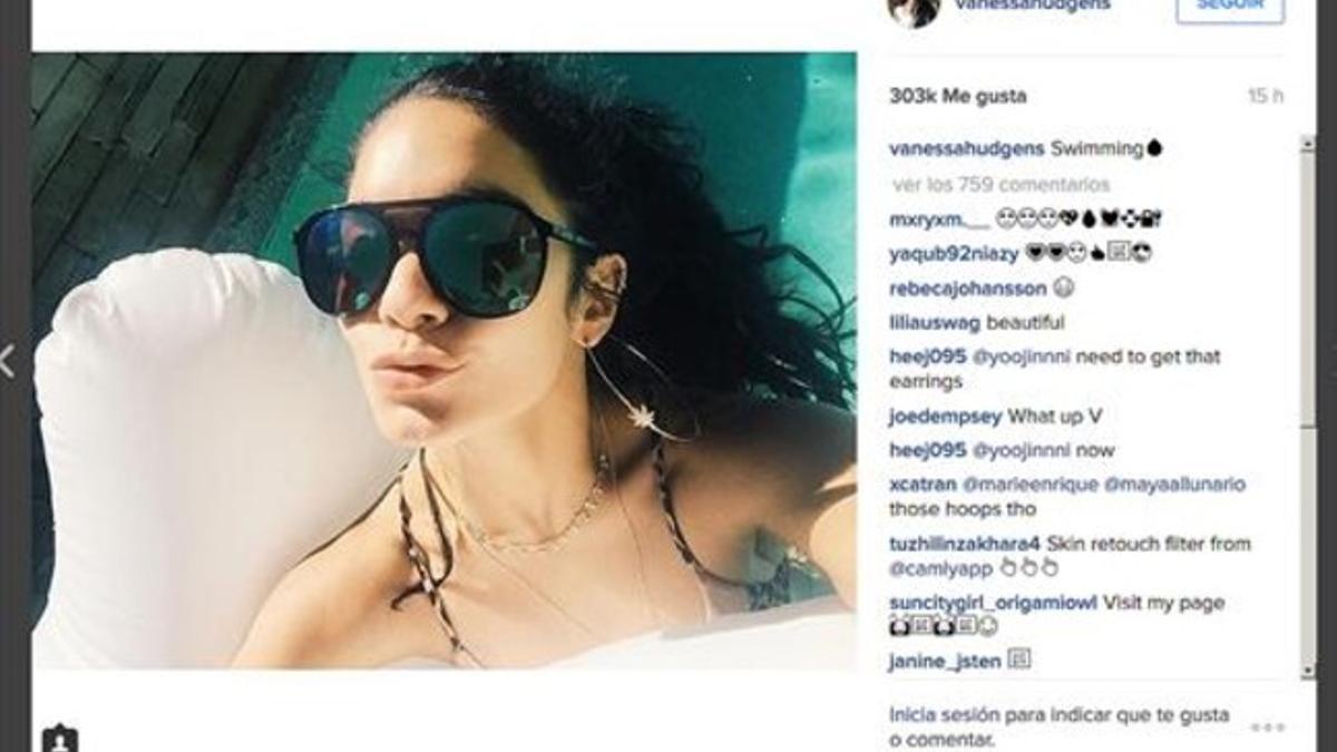 Vanessa Hudgens  se relaja en la piscina_MEDIA_1