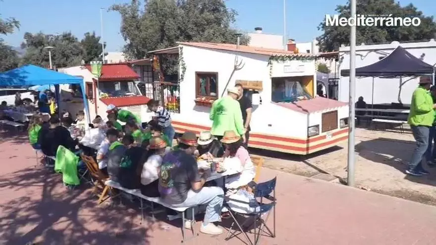 Vídeo: Los carros engalanados llenan de ambiente la comida del Segon Molí