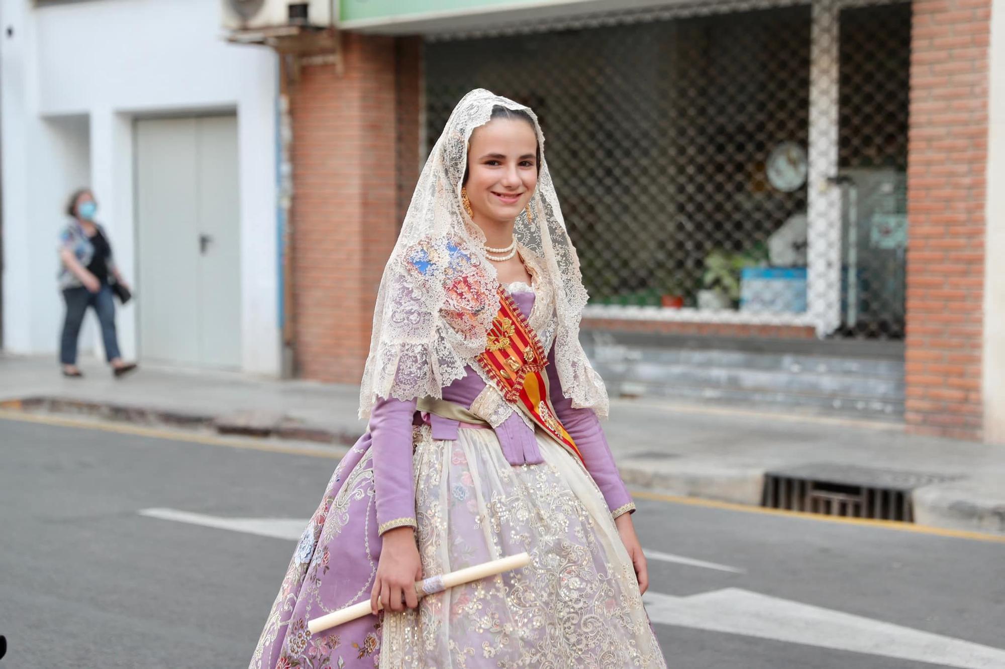 Nerea y la corte infantil acompañan a la Virgen de los Desamparados de l'Horta