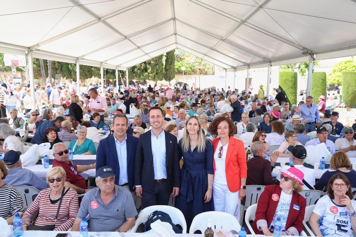 La Fira de la Gent Gran reúne en Porreres a  más de 4.000 personas