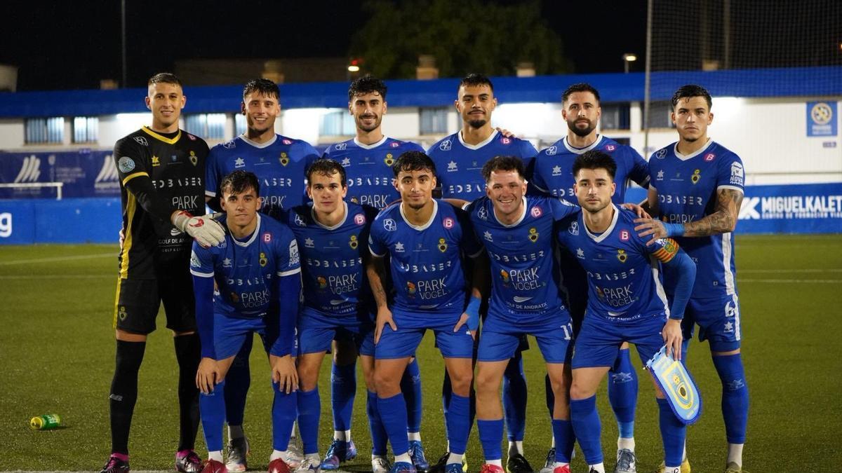 Imagen del once titular del Andratx que se ha enfrentado al Barbastro.