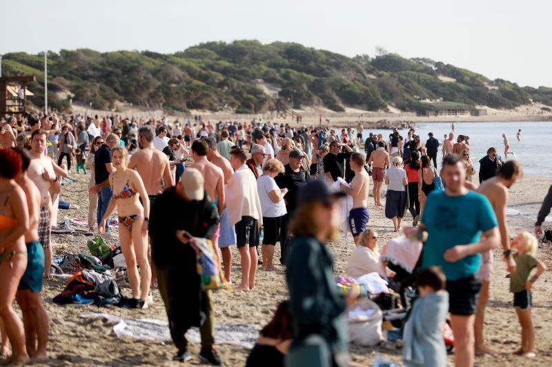 Primer baño del año. Ses Salines.