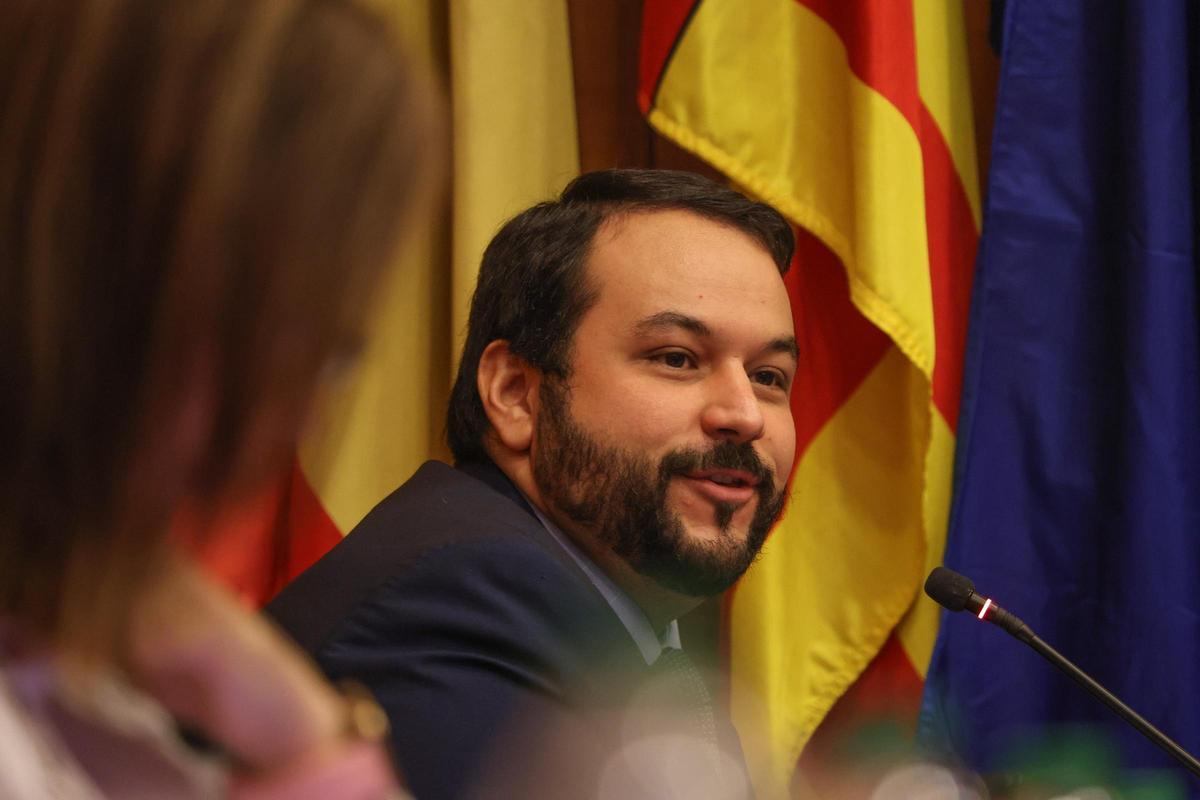 Gonzalo Montoya, concejal de Cultura, en el pleno de Orihuela