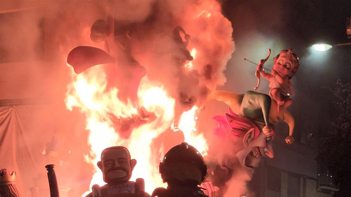 Cremà de la Falla Sant Josep 'Raval' de Gandia.