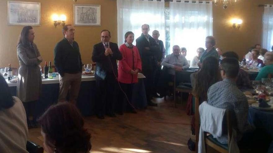 Miembros del PP, en la comida navideña celebrada ayer. // FdV