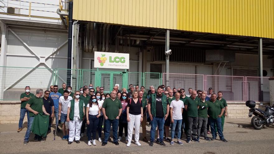 Los trabajadores de LCG Fruits, vinculada a Zumosol,  inician una huelga indefinida