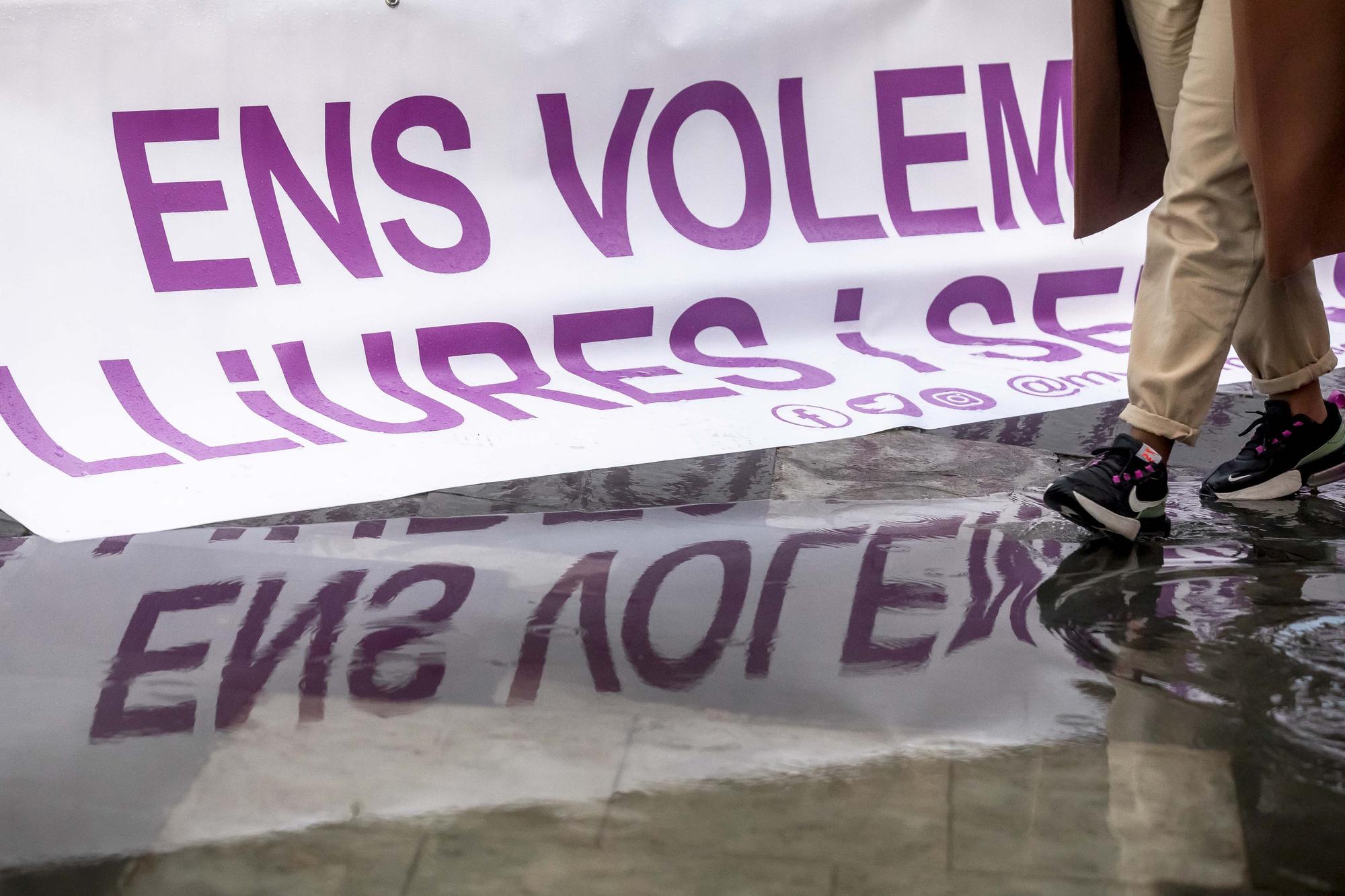 El Movimiento Feminista de Mallorca pide acabar con la brecha salarial y erradicar "la feminización de la pobreza"