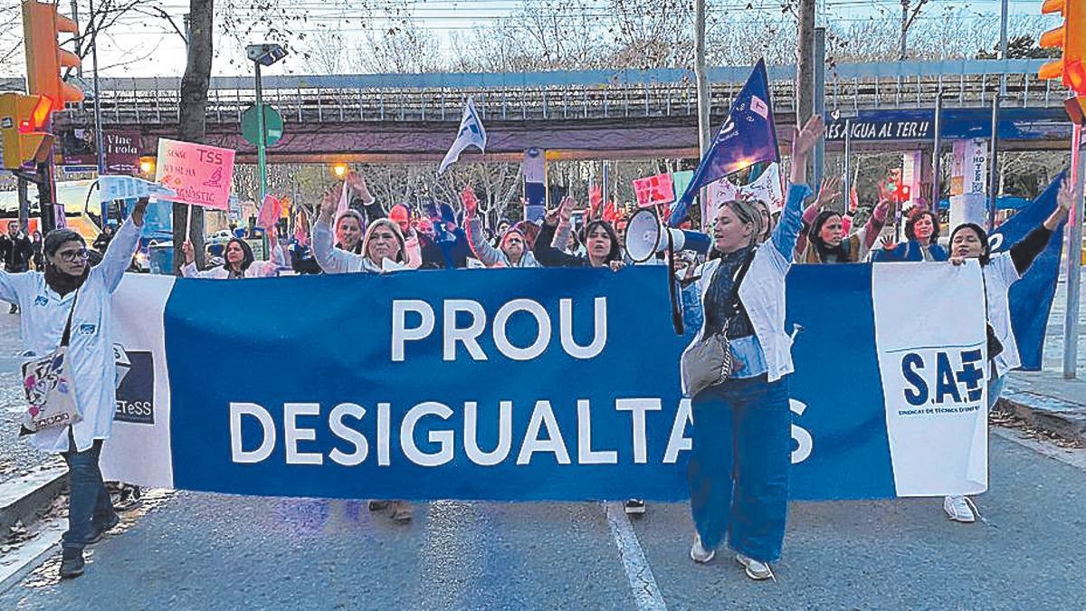 Protesta tècnics sanitaris ahir a Girona.