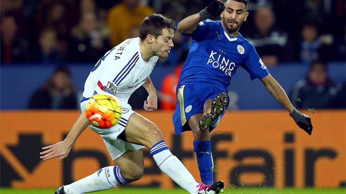 El Leicester, nuevo líder, deja al Chelsea al borde del descenso