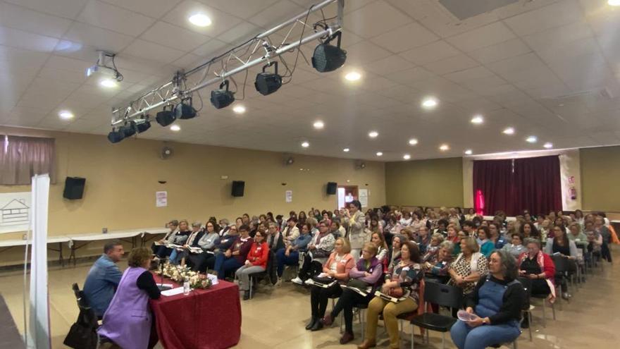 Mujeres en el XIX Encuentro de Asociaciones y Colectivos de Mujeres organizado en Fernán Núñez